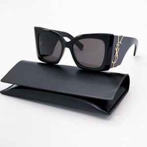 Yves Saint Laurent YSL Black Oversized Sunglasses Gold Logo | |Classic Chic